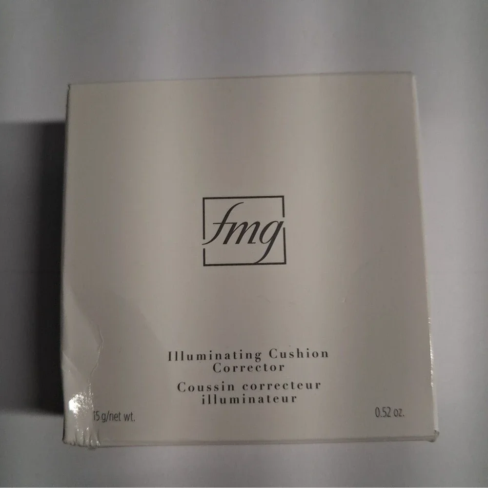 Avon fmg Illuminating Cushion Corrector In Fair-light